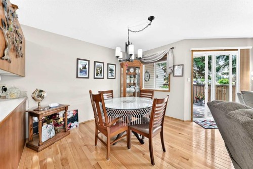 37-2821 Botterill Crescent, Red Deer, AB - Indoor Photo Showing Dining Room
