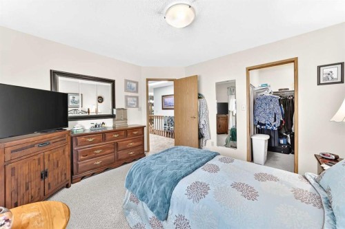37-2821 Botterill Crescent, Red Deer, AB - Indoor Photo Showing Bedroom