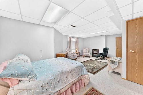 37-2821 Botterill Crescent, Red Deer, AB - Indoor Photo Showing Bedroom