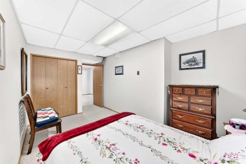 37-2821 Botterill Crescent, Red Deer, AB - Indoor Photo Showing Bedroom