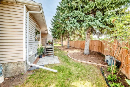 37-2821 Botterill Crescent, Red Deer, AB - Outdoor
