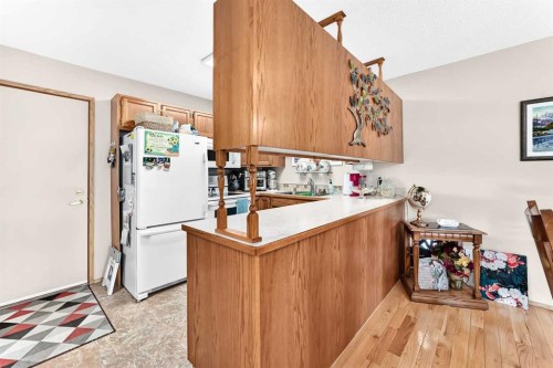 37-2821 Botterill Crescent, Red Deer, AB - Indoor Photo Showing Kitchen
