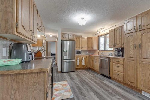 43 Oak Street, Red Deer, AB - Indoor Photo Showing Kitchen