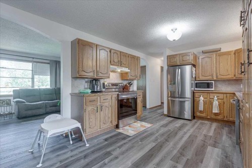 43 Oak Street, Red Deer, AB - Indoor Photo Showing Kitchen