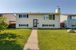 43 Oak Street Red Deer, AB T4P 2N7