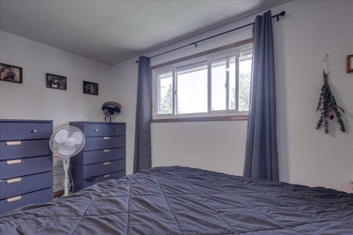 43 Oak Street, Red Deer, AB - Indoor Photo Showing Bedroom