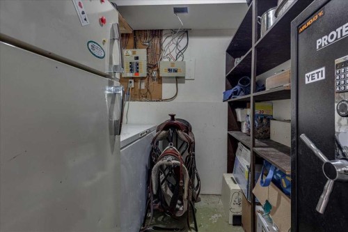 43 Oak Street, Red Deer, AB - Indoor Photo Showing Laundry Room