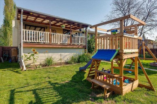 43 Oak Street, Red Deer, AB - Outdoor