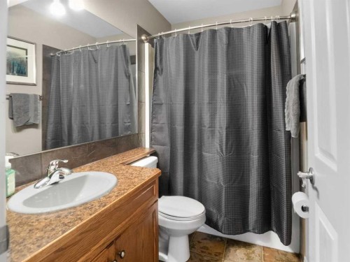 182 Jaspar Crescent, Red Deer, AB - Indoor Photo Showing Bathroom