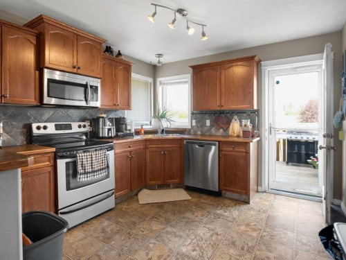 182 Jaspar Crescent, Red Deer, AB - Indoor Photo Showing Kitchen With Stainless Steel Kitchen With Double Sink