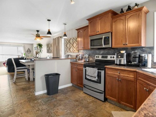 182 Jaspar Crescent, Red Deer, AB - Indoor Photo Showing Kitchen