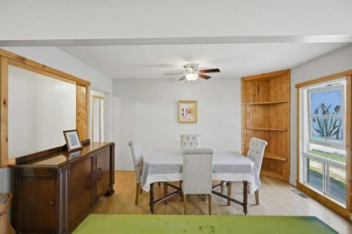 5127 50 A Avenue, Sylvan Lake, AB - Indoor Photo Showing Dining Room