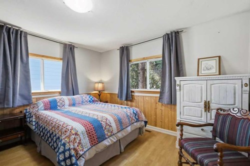 5127 50 A Avenue, Sylvan Lake, AB - Indoor Photo Showing Bedroom