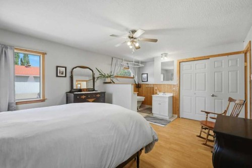 5127 50 A Avenue, Sylvan Lake, AB - Indoor Photo Showing Bedroom