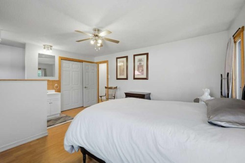 5127 50 A Avenue, Sylvan Lake, AB - Indoor Photo Showing Bedroom