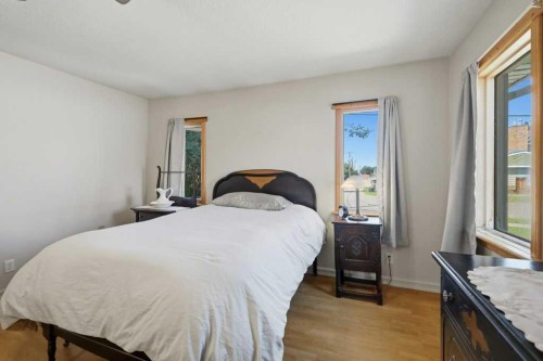 5127 50 A Avenue, Sylvan Lake, AB - Indoor Photo Showing Bedroom