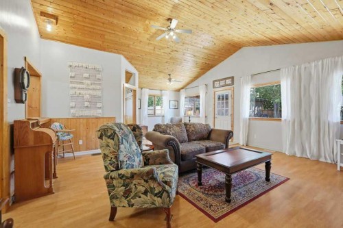 5127 50 A Avenue, Sylvan Lake, AB - Indoor Photo Showing Living Room
