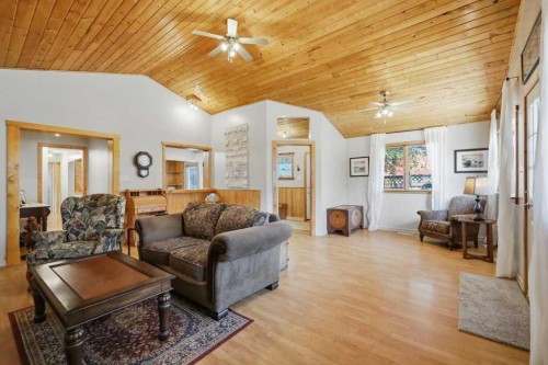 5127 50 A Avenue, Sylvan Lake, AB - Indoor Photo Showing Living Room
