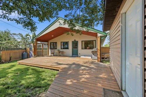 5127 50 A Avenue, Sylvan Lake, AB - Outdoor With Deck Patio Veranda
