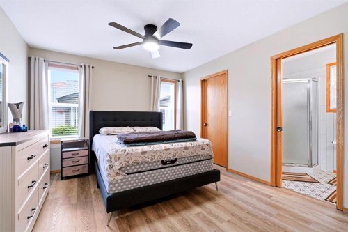 4518 54A Avenue Crescent, Innisfail, AB - Indoor Photo Showing Bedroom