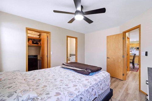 4518 54A Avenue Crescent, Innisfail, AB - Indoor Photo Showing Bedroom