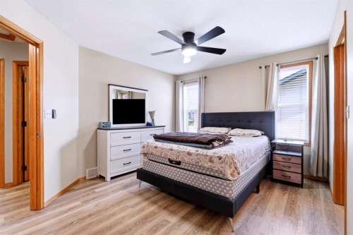 4518 54A Avenue Crescent, Innisfail, AB - Indoor Photo Showing Bedroom