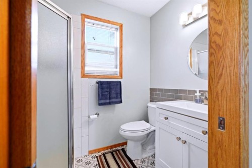 4518 54A Avenue Crescent, Innisfail, AB - Indoor Photo Showing Bathroom