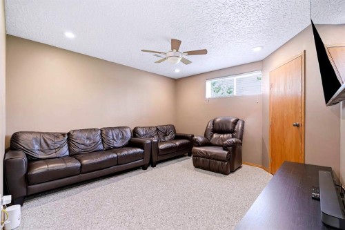 4518 54A Avenue Crescent, Innisfail, AB - Indoor Photo Showing Other Room
