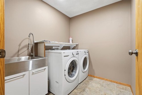 4518 54A Avenue Crescent, Innisfail, AB - Indoor Photo Showing Laundry Room