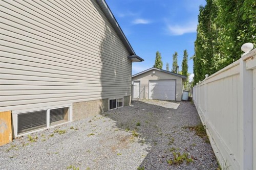 4518 54A Avenue Crescent, Innisfail, AB - Outdoor With Exterior