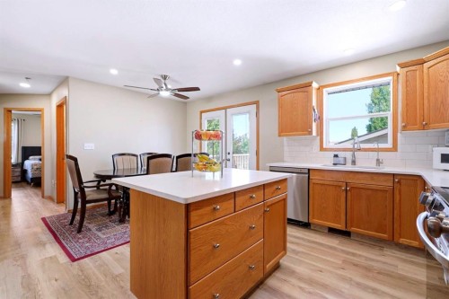 4518 54A Avenue Crescent, Innisfail, AB - Indoor Photo Showing Kitchen