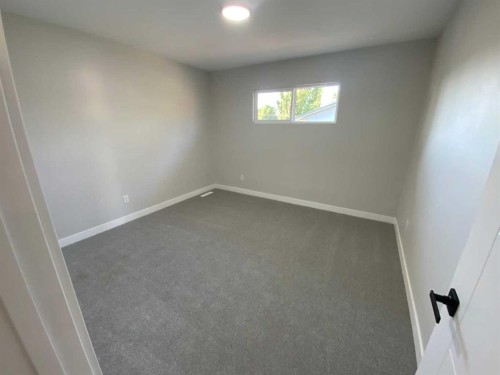 325 Aberdeen Avenue, Carbon, AB - Indoor Photo Showing Other Room