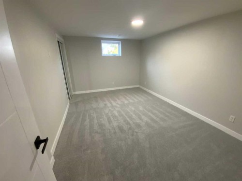 325 Aberdeen Avenue, Carbon, AB - Indoor