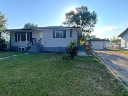 325 Aberdeen Avenue, Carbon, AB - Outdoor