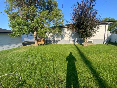 325 Aberdeen Avenue, Carbon, AB - Outdoor