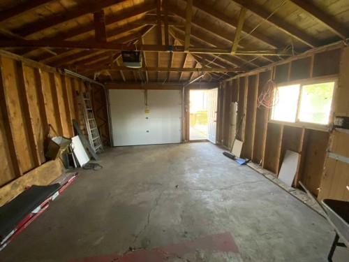 325 Aberdeen Avenue, Carbon, AB - Indoor