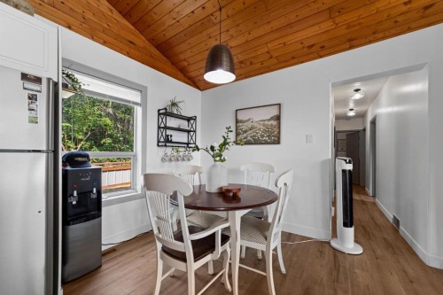 11 1 Street, White Sands, AB - Indoor Photo Showing Dining Room