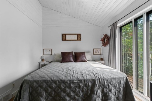 11 1 Street, White Sands, AB - Indoor Photo Showing Bedroom