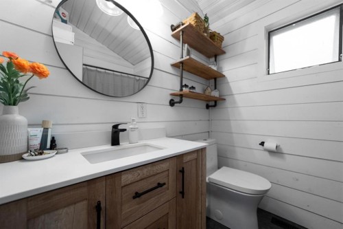 11 1 Street, White Sands, AB - Indoor Photo Showing Bathroom