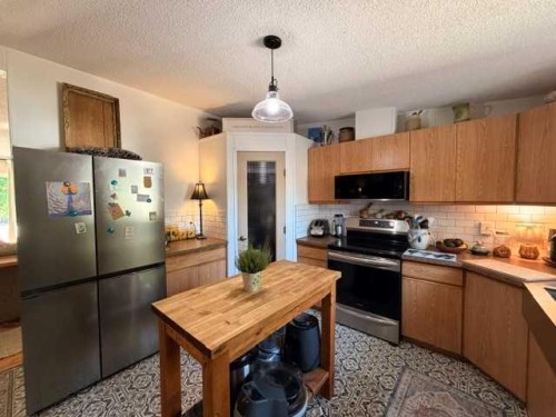 5412 49 A Avenue, Alix, AB - Indoor Photo Showing Kitchen