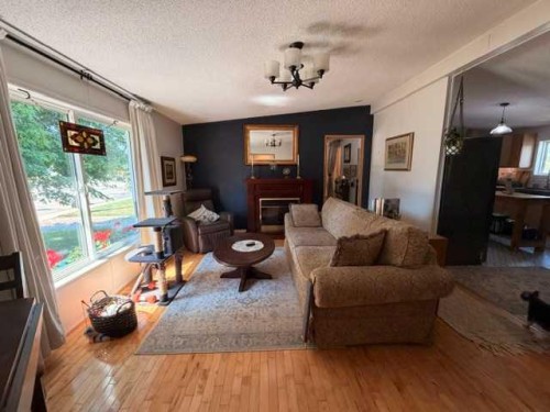5412 49 A Avenue, Alix, AB - Indoor Photo Showing Living Room