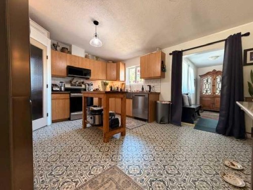 5412 49 A Avenue, Alix, AB - Indoor Photo Showing Kitchen