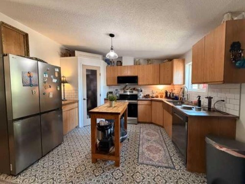 5412 49 A Avenue, Alix, AB - Indoor Photo Showing Kitchen