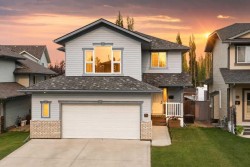 76 Lacey Close Red Deer, AB T4R 3R7