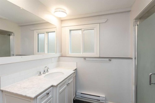 12 Valley Crescent, Lacombe, AB - Indoor Photo Showing Bathroom