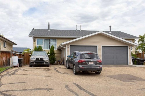 12 Valley Crescent, Lacombe, AB - Outdoor