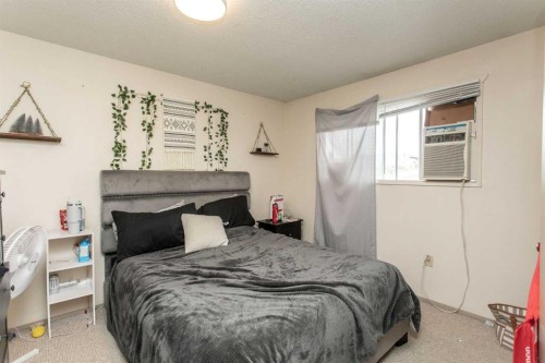10 Valley Crescent, Lacombe, AB - Indoor Photo Showing Bedroom