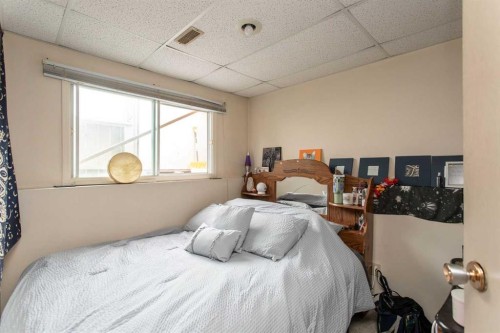 10 Valley Crescent, Lacombe, AB - Indoor Photo Showing Bedroom