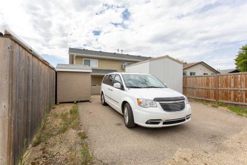 10 Valley Crescent, Lacombe, AB - Outdoor With Exterior