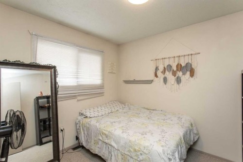 10 Valley Crescent, Lacombe, AB - Indoor Photo Showing Bedroom
